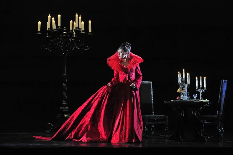 Die Figur Tosca in der gleichnamigen Opernproduktion der Oper Leipzig