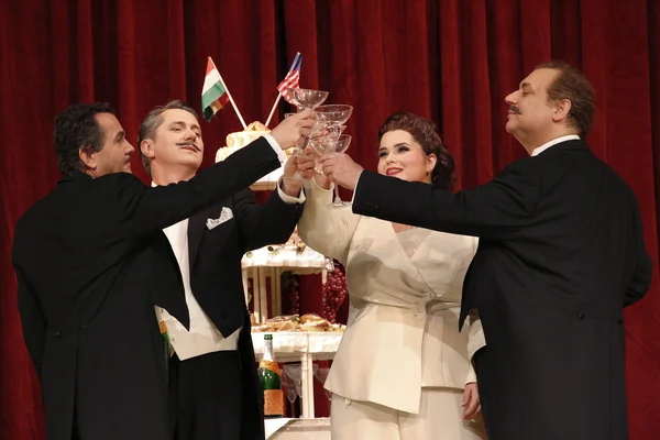 Graf Boni Káncsiánu (Andreas Rainer), Edwin (Radoslaw Rydlewski), Sylva Varescu (Friederike Meinke), Feri von Kerekes (Milko Milev)