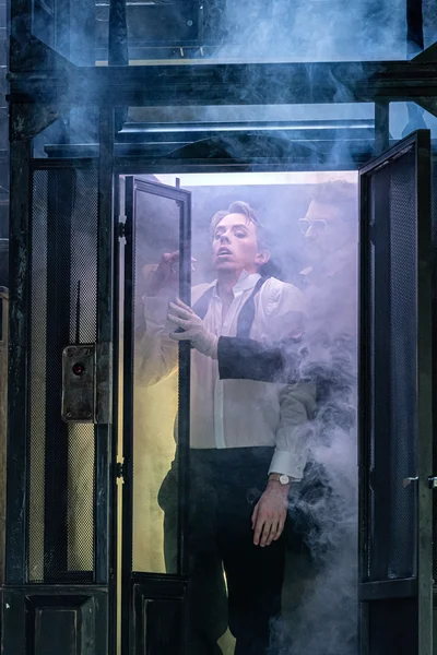 Don Giovanni (Jonathan Michie) und Il Commendatore (Sebastian Pilgrim)