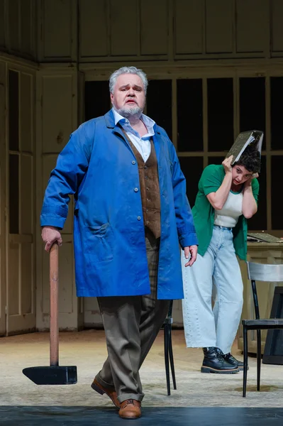 Uwe Schenker-Primus (Hans Stadinger),  
Elissa Huber (Marie)