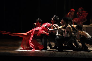 ©Ida Zenna 
Fang Yi Liu (Königin), Carl von Godtsenhoven (Wolf Alpha), Oliver Preiss (König), Madoka Ishikawa (Prinzessin) und Tänzer des Leipziger Balletts