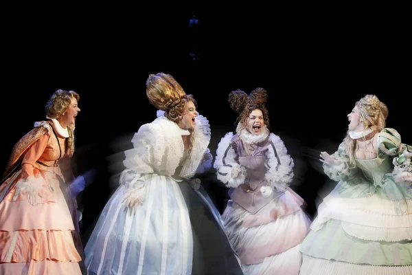 Mrs. Quickly (Ulrike Schneider, li), Mrs. Alice Ford (Solen Mainguené),  Nannetta (Olena Tokar), Mrs. Meg Page (Maya Gour)