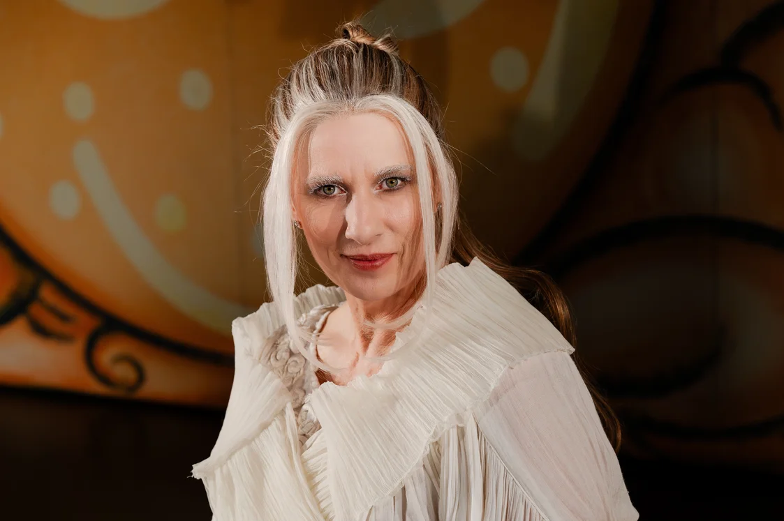 Kathrin Göring als Frau Holle © Kirsten Nijhof