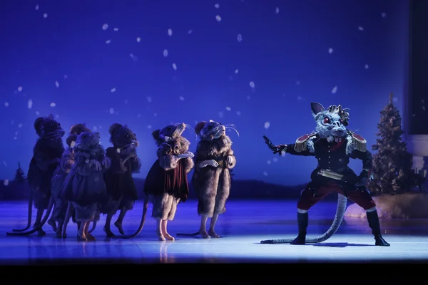 Mausekönig: Alessandro Repellini. Mäuse: Schülerinnen der Ballettschule Étoile