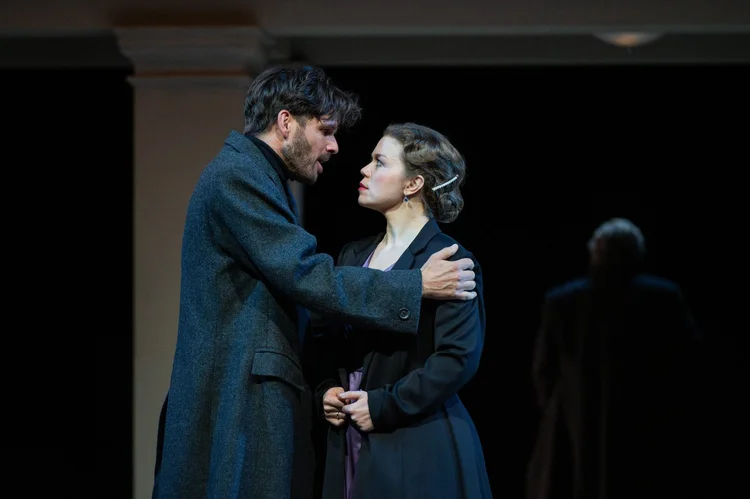Franz Xaver Schlecht (Eugen Onegin) und Olena Tokar (Tatjana)