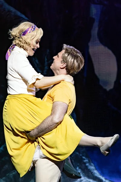 Alice Beineke (Nora Lentner), Mal Beineke (Jeffery Krueger)