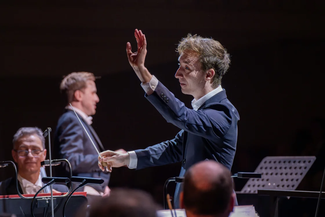 Gabriel Pernet (Forum Dirigieren), Miha Brkinjač, Orchester der Musikalischen Komödie © Kirsten Nijhof