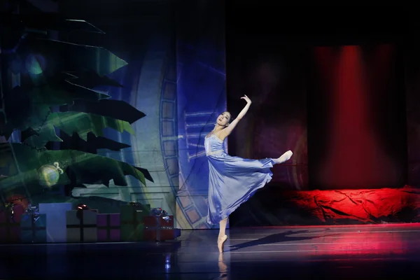 Clara: Yun Kyeong Lee