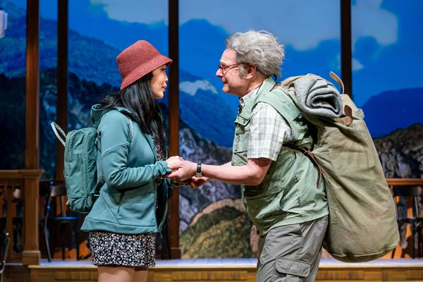 Klärchen Hinzelmann (Da-yung Cho) und Prof. Dr. Hinzelmann (Klaus Christian Schreiber)