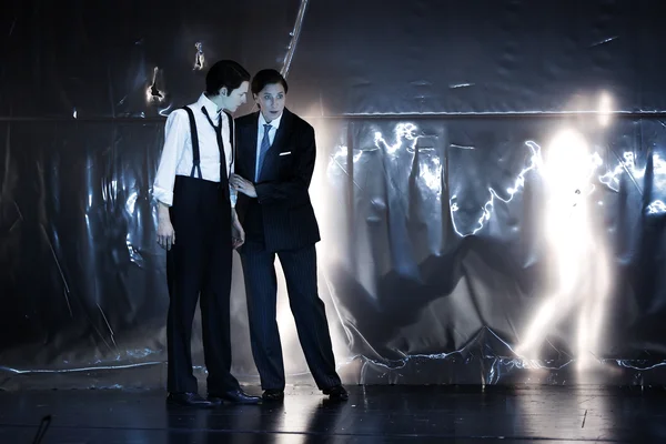 Sesto (re, Kathrin Göring) und Nireno (Nora Steuerwald)