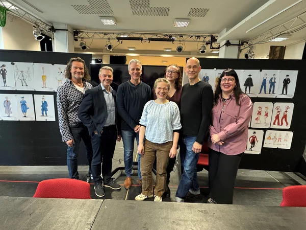 Regieteam DER WAFFENSCHMIED vlnr: Mirko Mahr (Choreographie), Torsten Rose (Direktor Musikalische Komödie), Michael Nündel (Musikalische Leitung), Sonja Trebes (Regie), Kara McKechnie (Dramaturgie), Dirk Becker (Bühne), Uta Meenen (Kostüme)