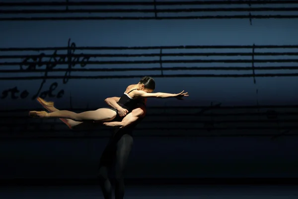 Soojeong Choi, Timoteo Mock in »Jeunehomme« ballet by Uwe Scholz to music by Wolfgang Amadeus Mozart