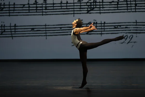 Kammertänzer Flavio Salamanka in »Jeunehomme« ballet by Uwe Scholz to music by Wolfgang Amadeus Mozart