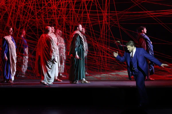 Cesare (Yuriy Mynenko) und die Senatoren