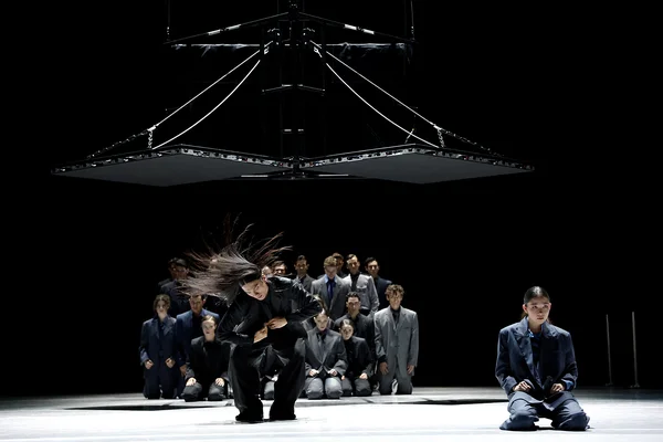 Marcelino Libao (Eurydike), Yukino Chiba (Hope, rechts), Leipziger Ballett