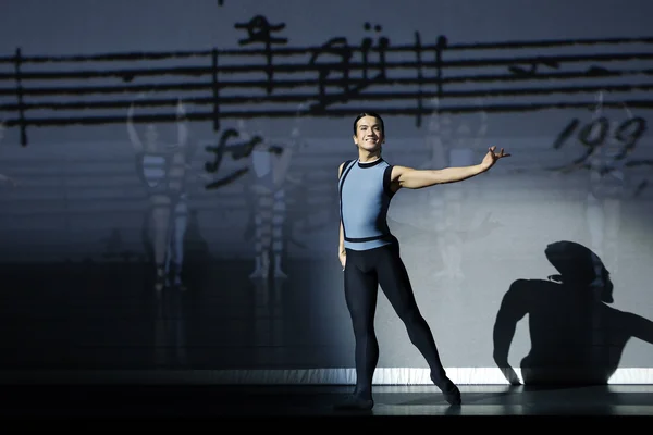 Marcelino Libao, hier in einem Ballett von Uwe Scholz zu sehen (»Jeune Homme« 2026), wird die Titelpartie von »Eurydike« tanzen, dem Ballett von Fran Diaz.