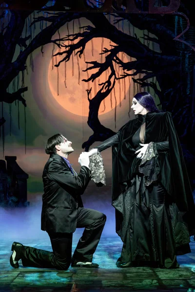 Morticia Addams (Franziska Becker), Gomez Addams (Tobias Licht)