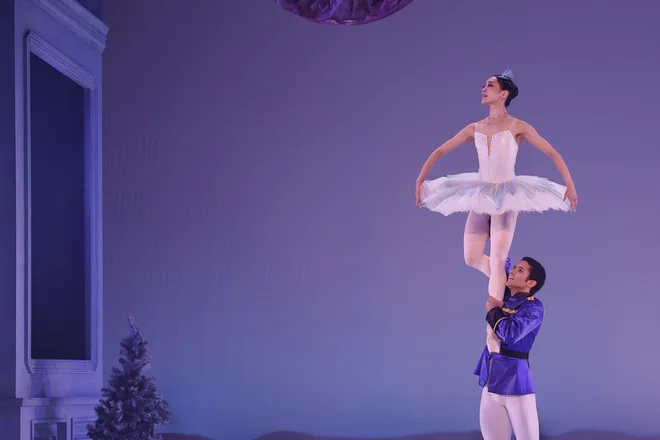 Clara and the Prince: Yun Kyeong Lee and KT Flavio Salamanka (Juliano Toscano danced the premiere)