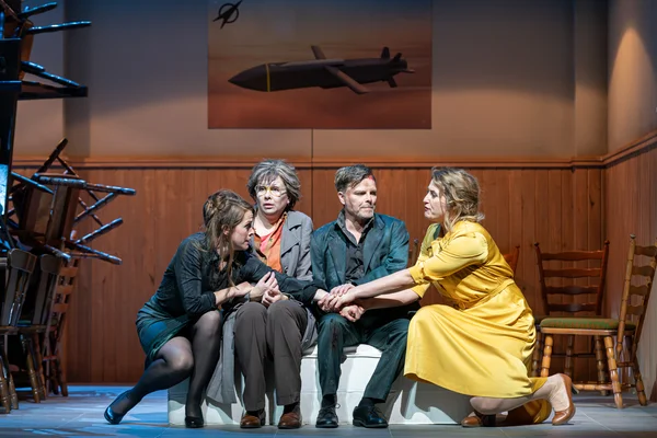 vlnr Nora Lentner (Beate), Marie-Luise Dreßen (Barbara), Dan Karlström (Kilian), Jacquelyn Wagner (Regina)