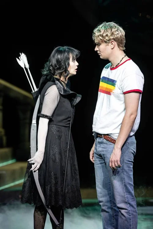 Olivia Delauré (Wednesday Addams) und Johann Zumbült (Lucas Beineke)