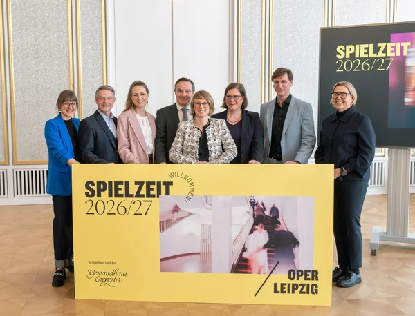 Artistic and managing team of the Leipzig Opera 2026/27, from left to right: Marie Czilwik (Head of Youth Opera), Torsten Rose (Director Musikalische Komödie), Marlene Hahn (Director Programme), Ivan Repušić (Generalmusikdirektor), Lydia Schubert (Managing Intendantin ab 26/27 und Verwaltungsdirektorin), Dr. Skadi Jennicke (Mayor for Culture of Leipzig), Rémy Fichet (Direktor Leipziger Ballett), Juliane Postberg (Director Opera)