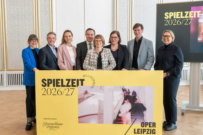 Artistic and managing team of the Leipzig Opera 2026/27, from left to right: Marie Czilwik (Head of Youth Opera), Torsten Rose (Director Musikalische Komödie), Marlene Hahn (Director Programme), Ivan Repušić (Generalmusikdirektor), Lydia Schubert (Managing Intendantin ab 26/27 und Verwaltungsdirektorin), Dr. Skadi Jennicke (Mayor for Culture of Leipzig), Rémy Fichet (Direktor Leipziger Ballett), Juliane Postberg (Director Opera)